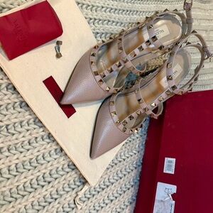 Valentino Garavani Women's Rockstud Cage Leather Pumps Gold Studs Size EU 40